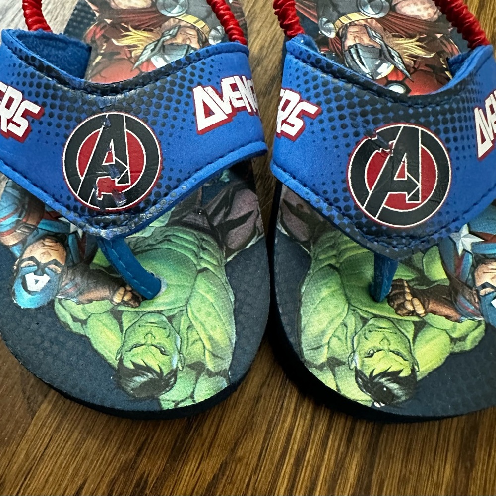 Marvel Avengers flip flops, toddler size S (5/6) - Picture 6 of 6